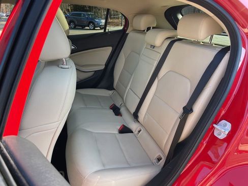 Used 2017 Mercedes-Benz GLA 250 4MATIC image 23