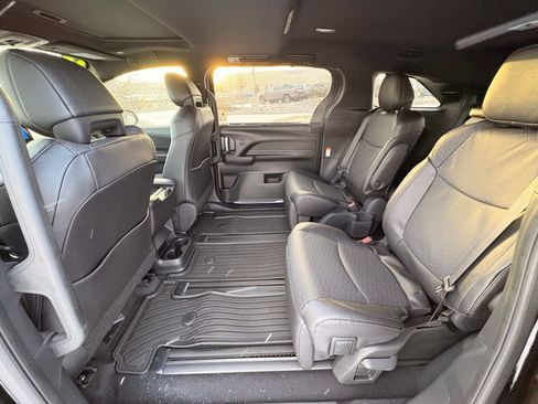 Used 2026 Toyota Sienna Limited image 26