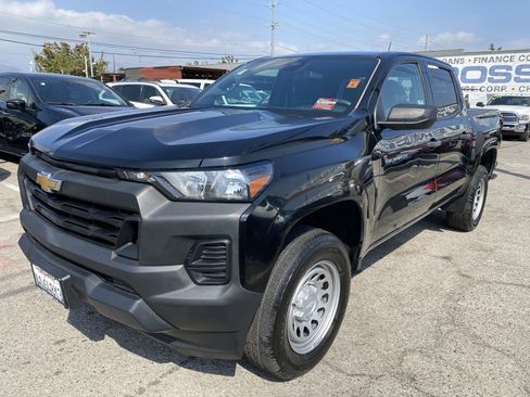 Used 2024 Chevrolet Colorado W/T RWD image 2