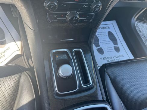 Used 2022 Chrysler 300 Touring L w/ Comfort Group image 17