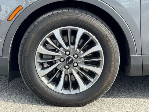 Used 2021 Lincoln Nautilus Reserve image 37