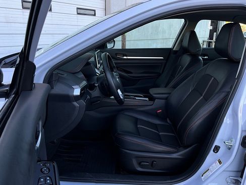 Used 2025 Nissan Altima 2.5 SR image 10