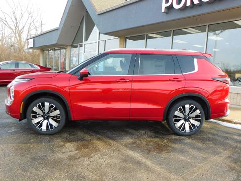 New 2026 Mitsubishi Outlander SEL image 2