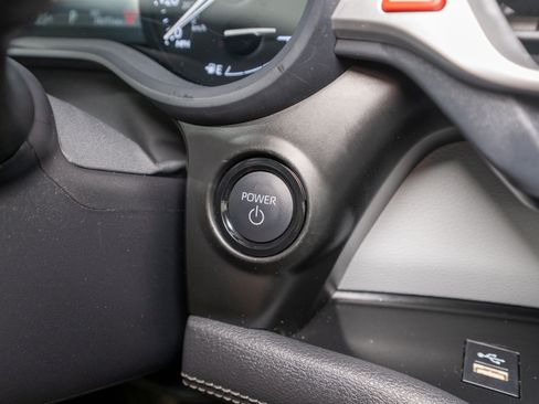 Used 2026 Toyota Sienna XLE FWD image 28