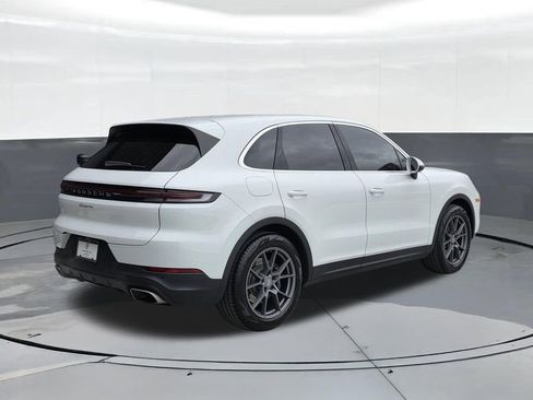 Certified 2024 Porsche Cayenne image 8