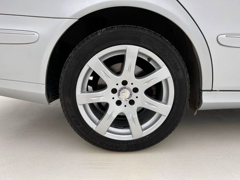 Used 2008 Mercedes-Benz E 350 4MATIC Sedan image 32
