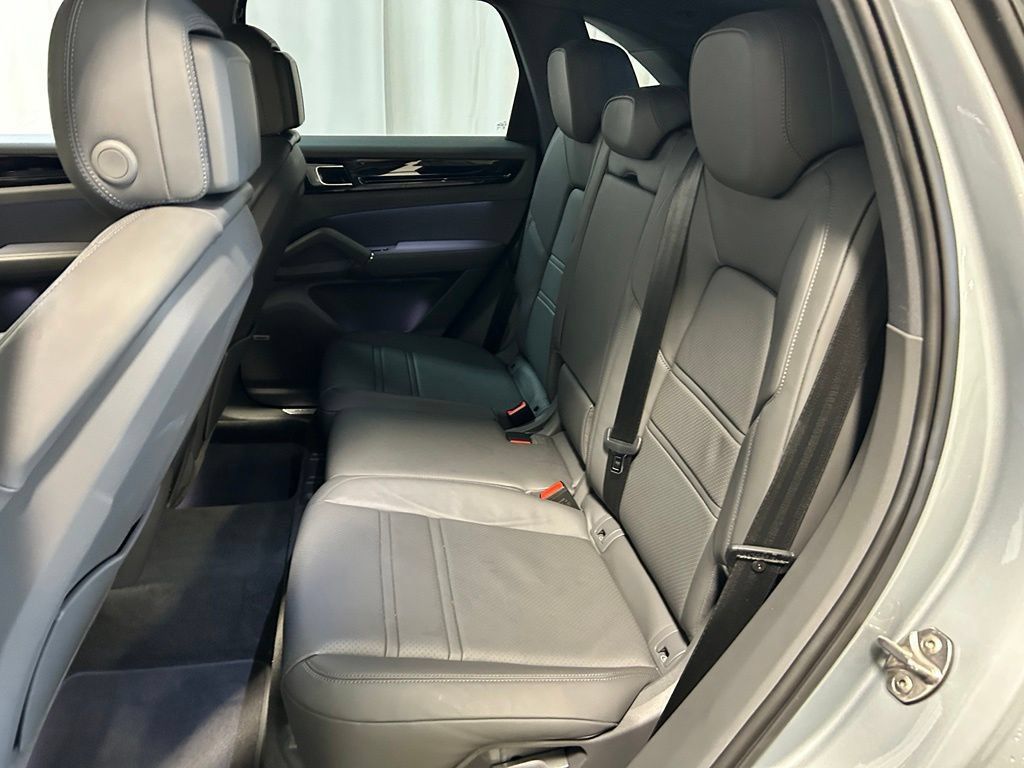 Certified 2020 Porsche Cayenne AWD/4WD image 6