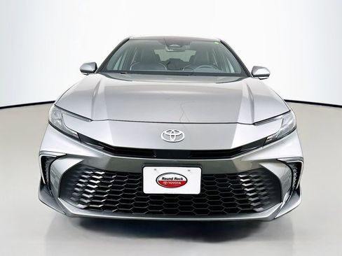 Used 2025 Toyota Camry SE image 2