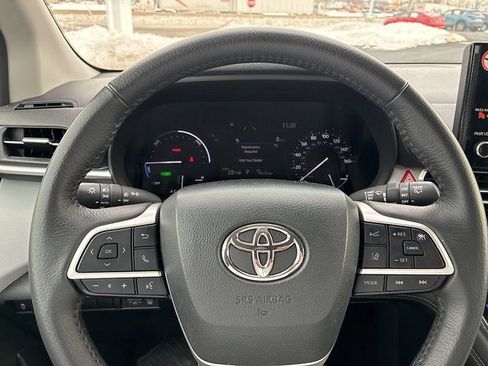 Used 2025 Toyota Sienna XLE image 26