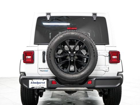 Used 2025 Jeep Wrangler Unlimited Sahara AWD/4WD image 6
