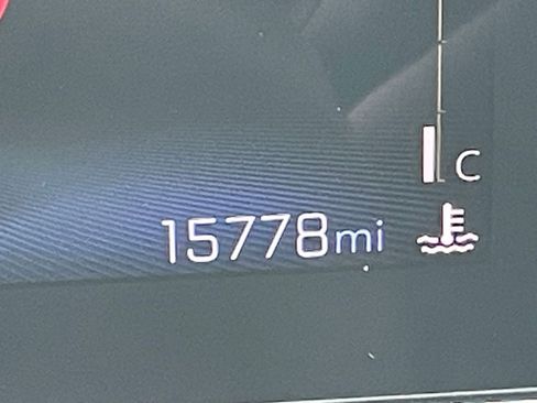 Used 2025 Chevrolet Trax LT image 40