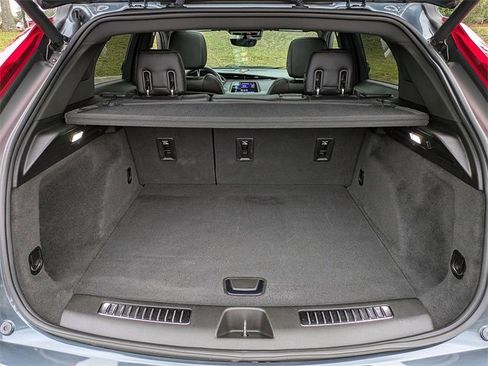 Used 2019 Cadillac XT4 Premium Luxury w/ Enhanced Visibility Package image 12