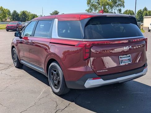 Used 2025 Kia Carnival FWD image 5