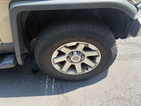 Used 2014 Toyota FJ Cruiser 4WD w/ Upgrade Package image 12
