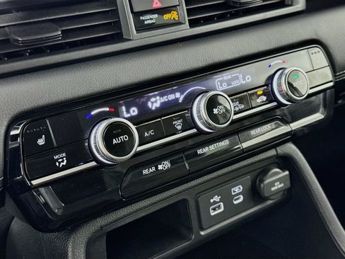 Certified 2025 Honda Pilot Touring image 16
