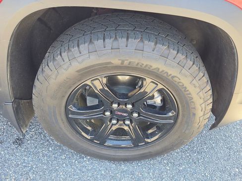 Used 2023 GMC Acadia AT4 w/ Technology Package image 15