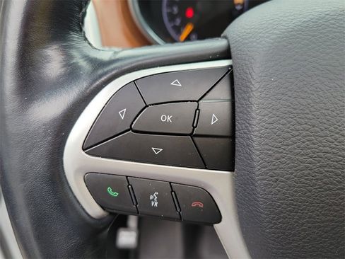 Used 2020 Jeep Grand Cherokee Overland w/ Interior Metal Package image 31