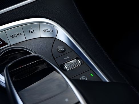 Used 2017 Mercedes-Benz S 550 Sedan image 26