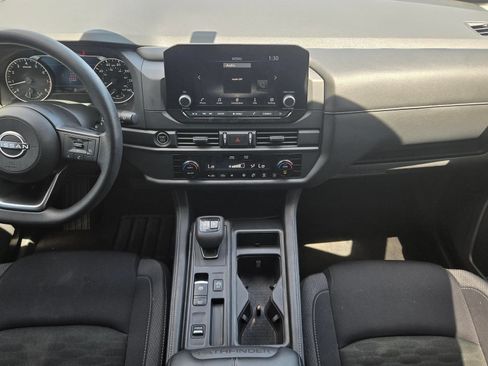 Used 2024 Nissan Pathfinder S FWD image 7