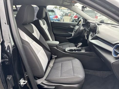 Used 2025 Chevrolet Trax LS image 9