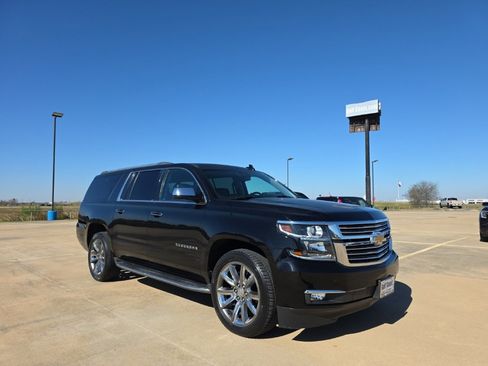 Used 2018 Chevrolet Suburban Premier image 2