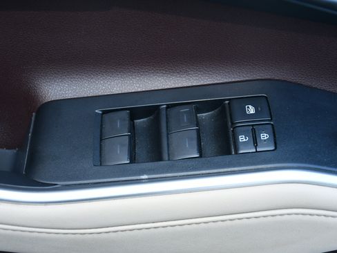 Used 2020 Toyota Highlander XLE image 15