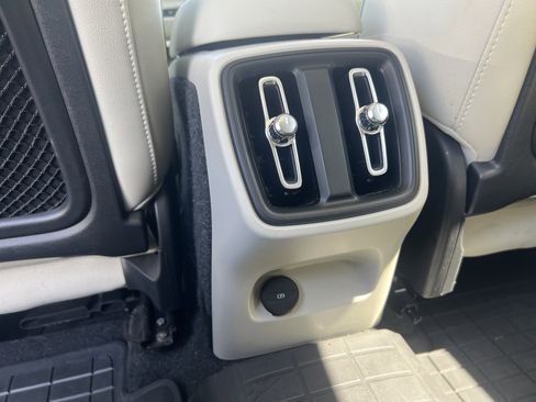 Used 2019 Volvo XC40 T5 Inscription image 39