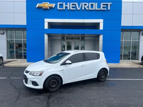 Used 2020 Chevrolet Sonic LT FWD image 1