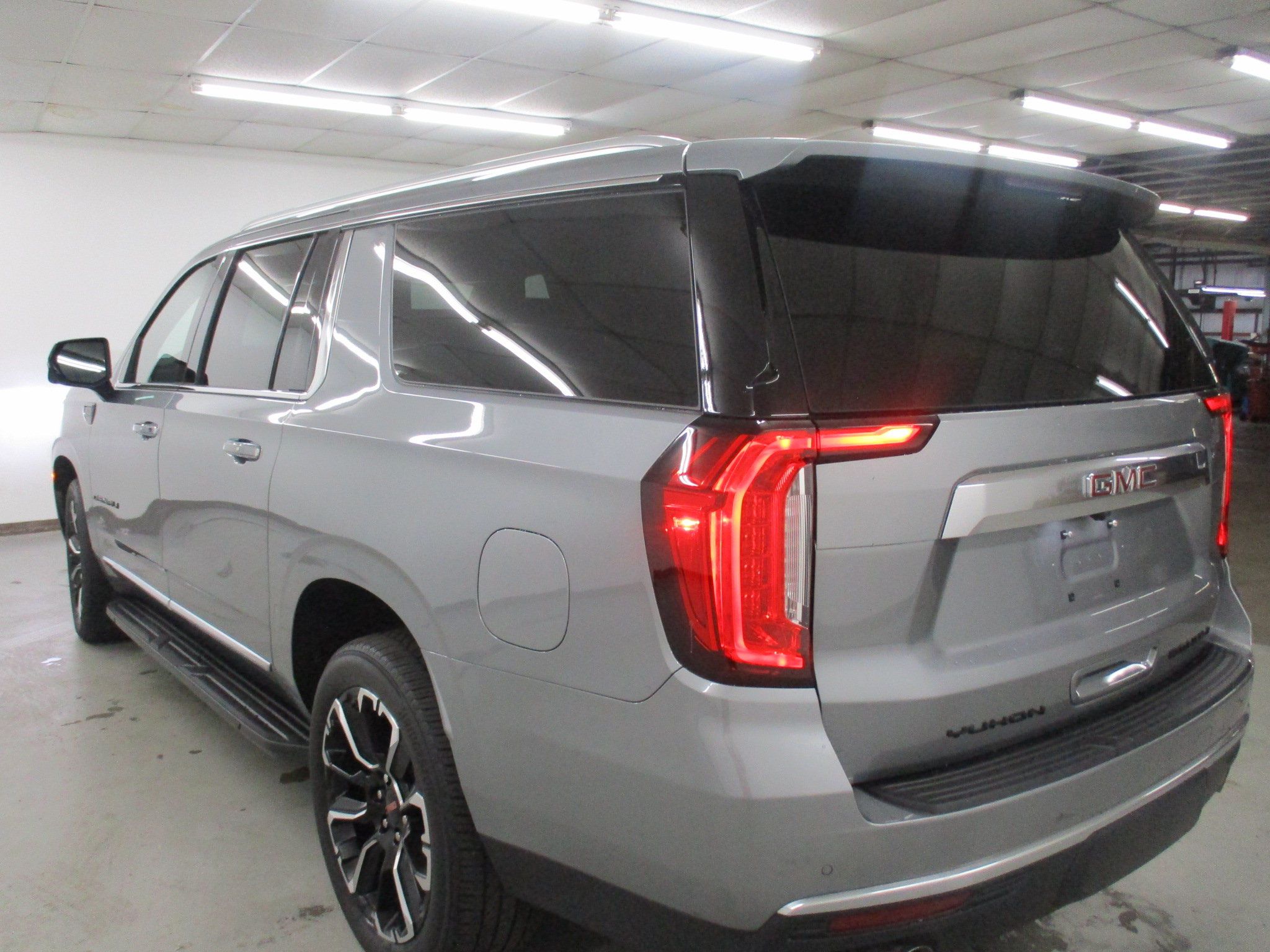 Certified 2023 GMC Yukon XL Denali AWD/4WD image 7