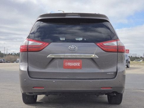 Used 2015 Toyota Sienna Limited Premium image 25