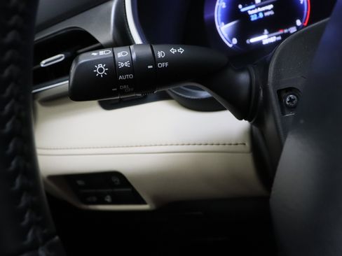 Used 2023 Toyota Highlander Limited FWD image 26