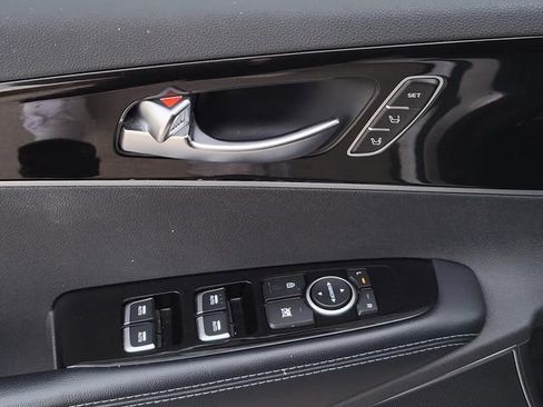 Used 2019 Kia Sorento SX image 16