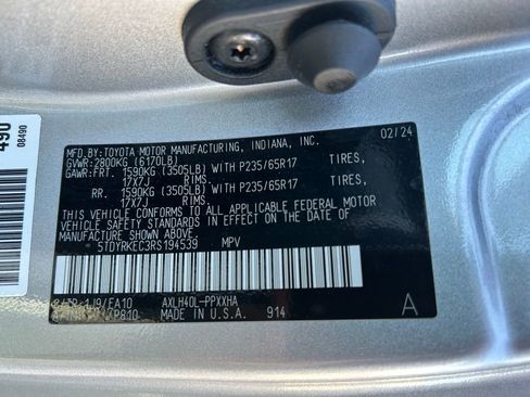 Used 2024 Toyota Sienna XLE FWD image 55