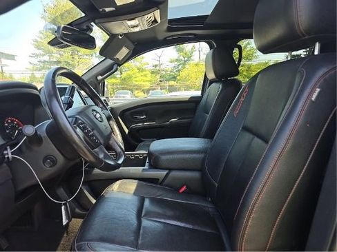 Used 2021 Nissan Titan PRO-4X w/ Pro-4x Convenience Package AWD/4WD image 4