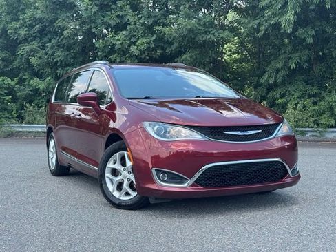 Used 2020 Chrysler Pacifica Touring-L Plus w/ Tire & Wheel Group FWD image 1
