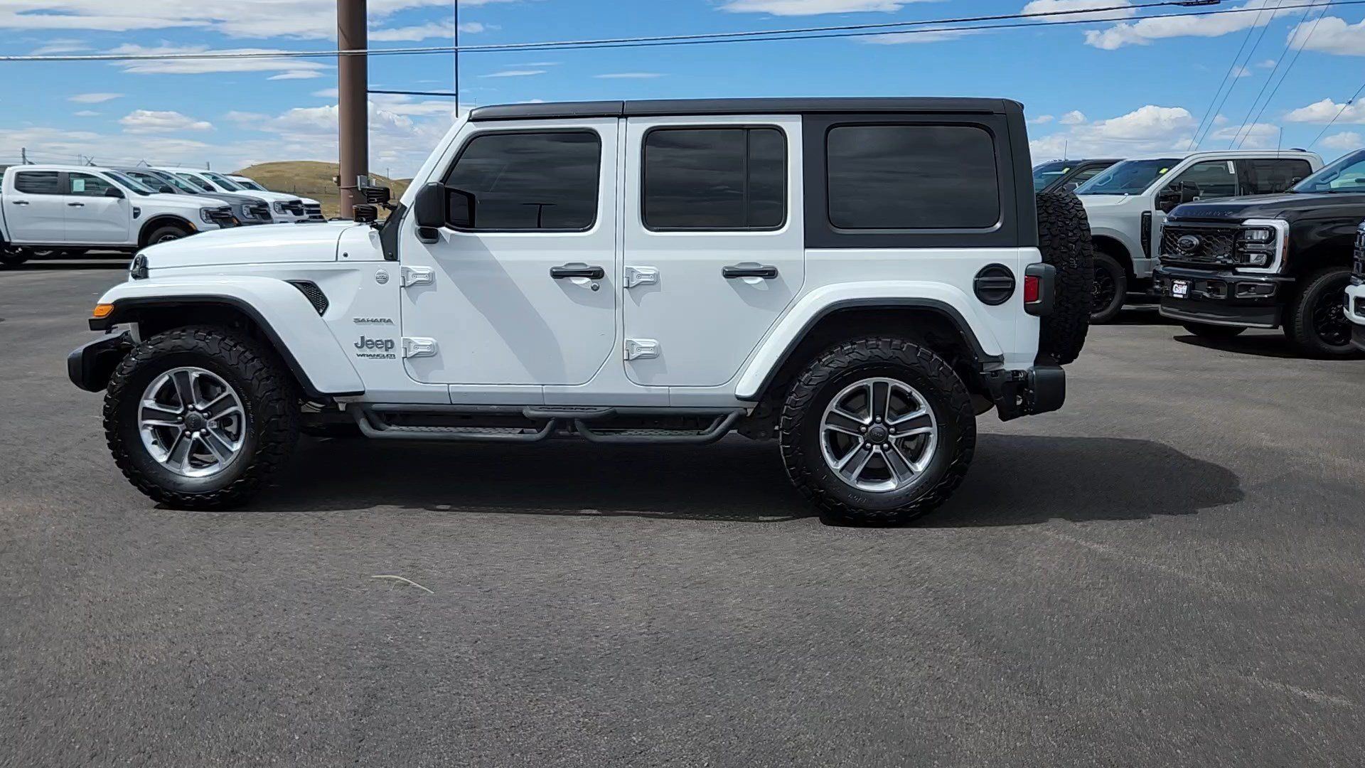 Used 2020 Jeep Wrangler Unlimited Sahara AWD/4WD image 2