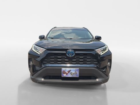 Used 2020 Toyota RAV4 XLE w/ XLE Grade Weather Package AWD/4WD image 9