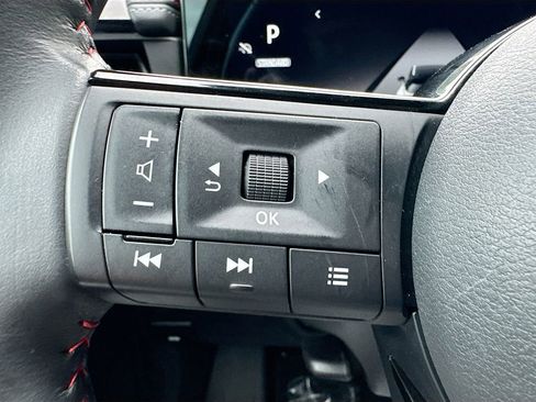 Used 2025 Nissan Kicks SR FWD image 9