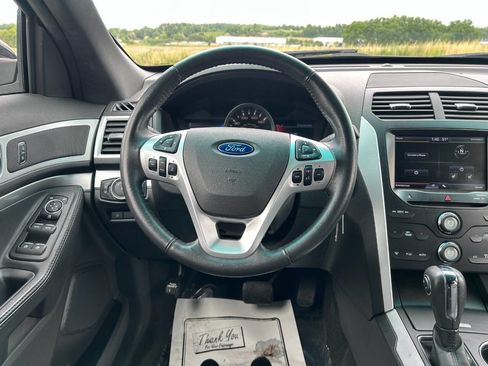 Used 2014 Ford Explorer XLT w/ Equipment Group 202A AWD/4WD image 15