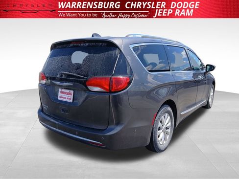Used 2018 Chrysler Pacifica Touring-L w/ Advanced Safetytec Group FWD image 9