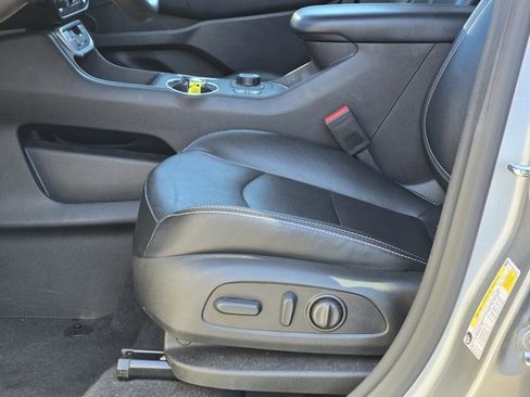 Used 2024 GMC Terrain SLT image 18