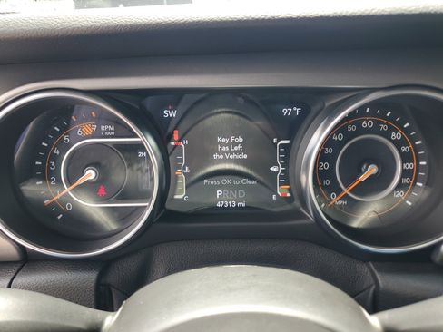 Used 2021 Jeep Wrangler Unlimited Sport image 31