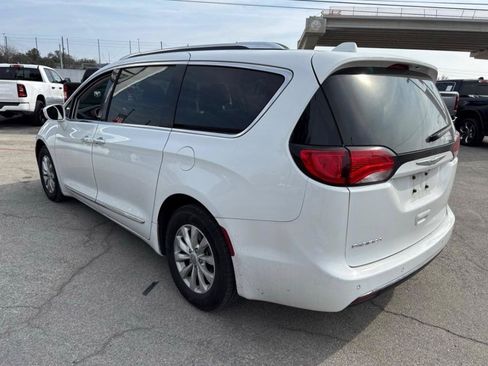 Used 2019 Chrysler Pacifica Touring-L FWD image 7