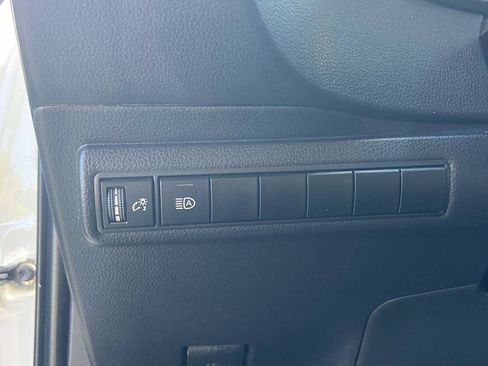 Used 2020 Toyota Corolla LE FWD image 21