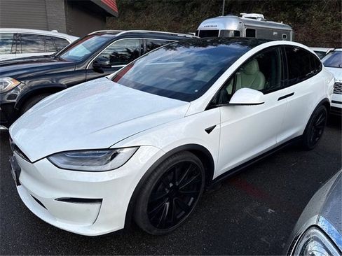 Used 2022 Tesla Model X Plaid image 3
