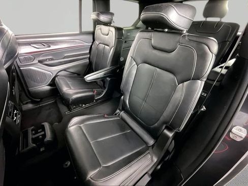 Used 2023 Jeep Grand Cherokee L Overland AWD/4WD image 19