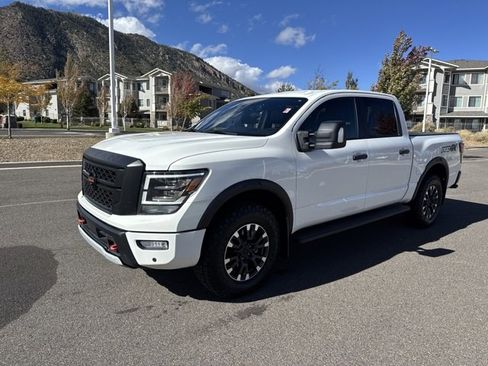 Used 2021 Nissan Titan PRO-4X w/ Pro-4x Convenience Package image 7