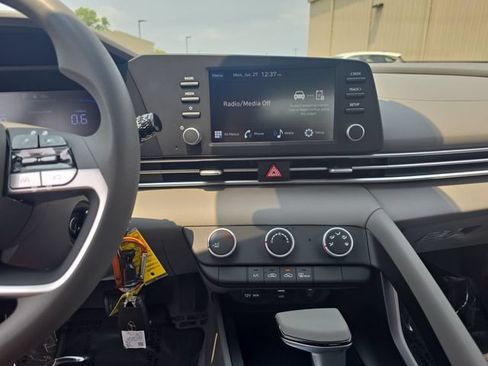 New 2026 Hyundai Elantra SE FWD image 20