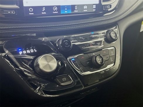 New 2025 Chrysler Pacifica Select w/ Uconnect Theater Family Group image 12