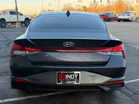 Used 2023 Hyundai Elantra SEL w/ Cargo Package image 4